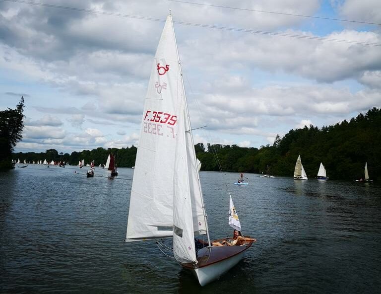 Le dériveur 5o5 en navigation lors des Rendez-vous de l'Erdre